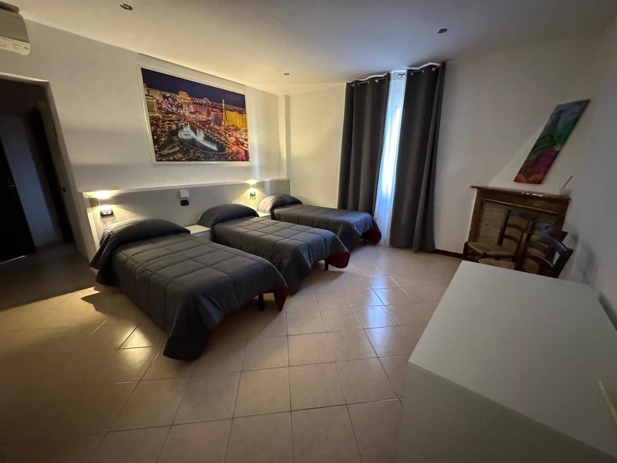 Hotel Duca Di Tromello Exteriör bild